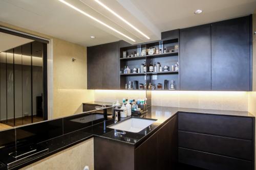 Eclectic Bathroom at Tampines