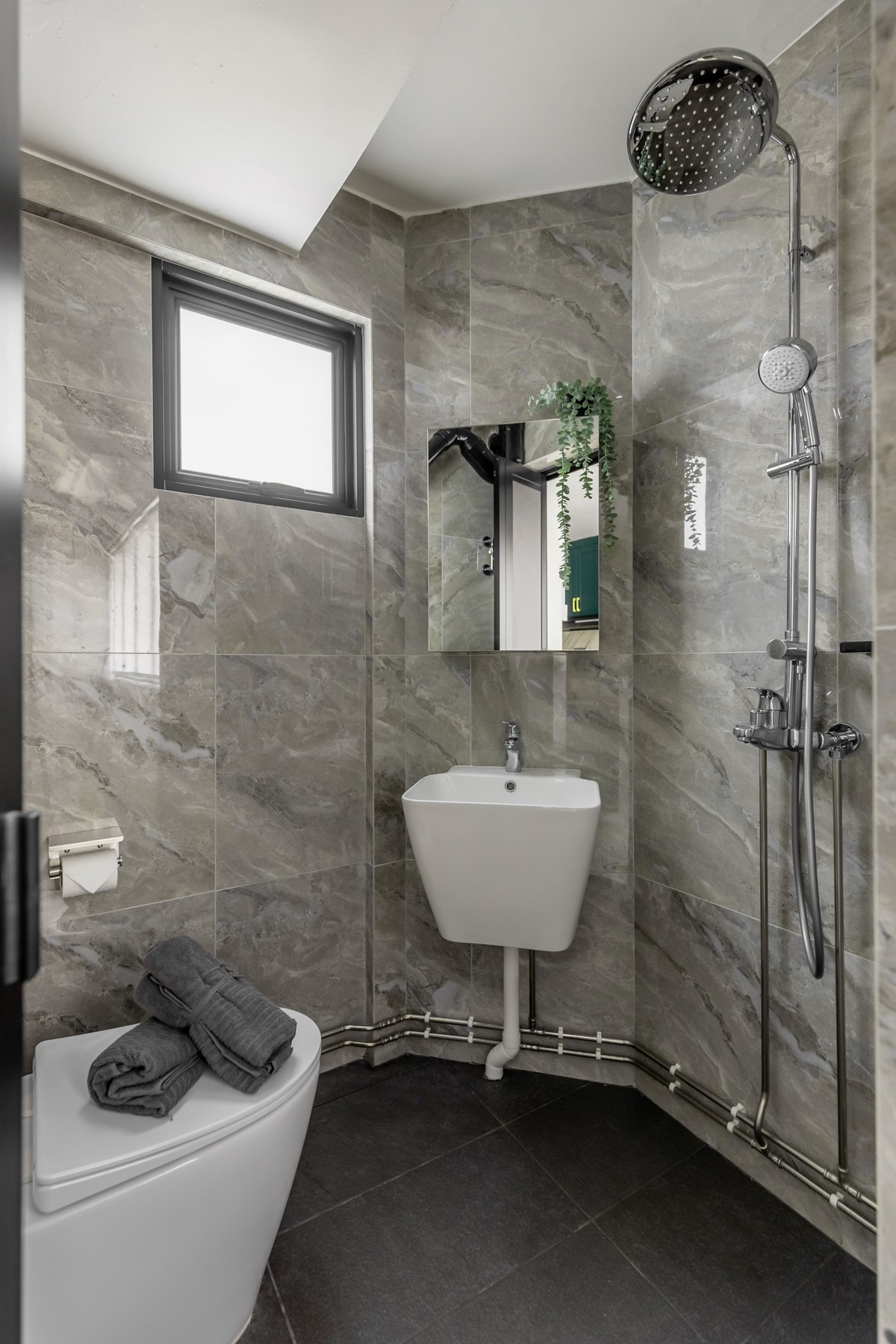 Modern Bathroom with Homogeneous Tiles and Mirror