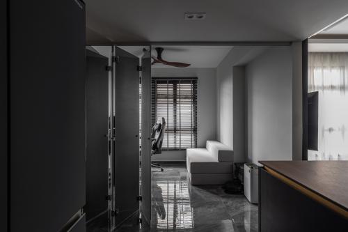 Contemporary Workstation at 207B Woodleigh Link