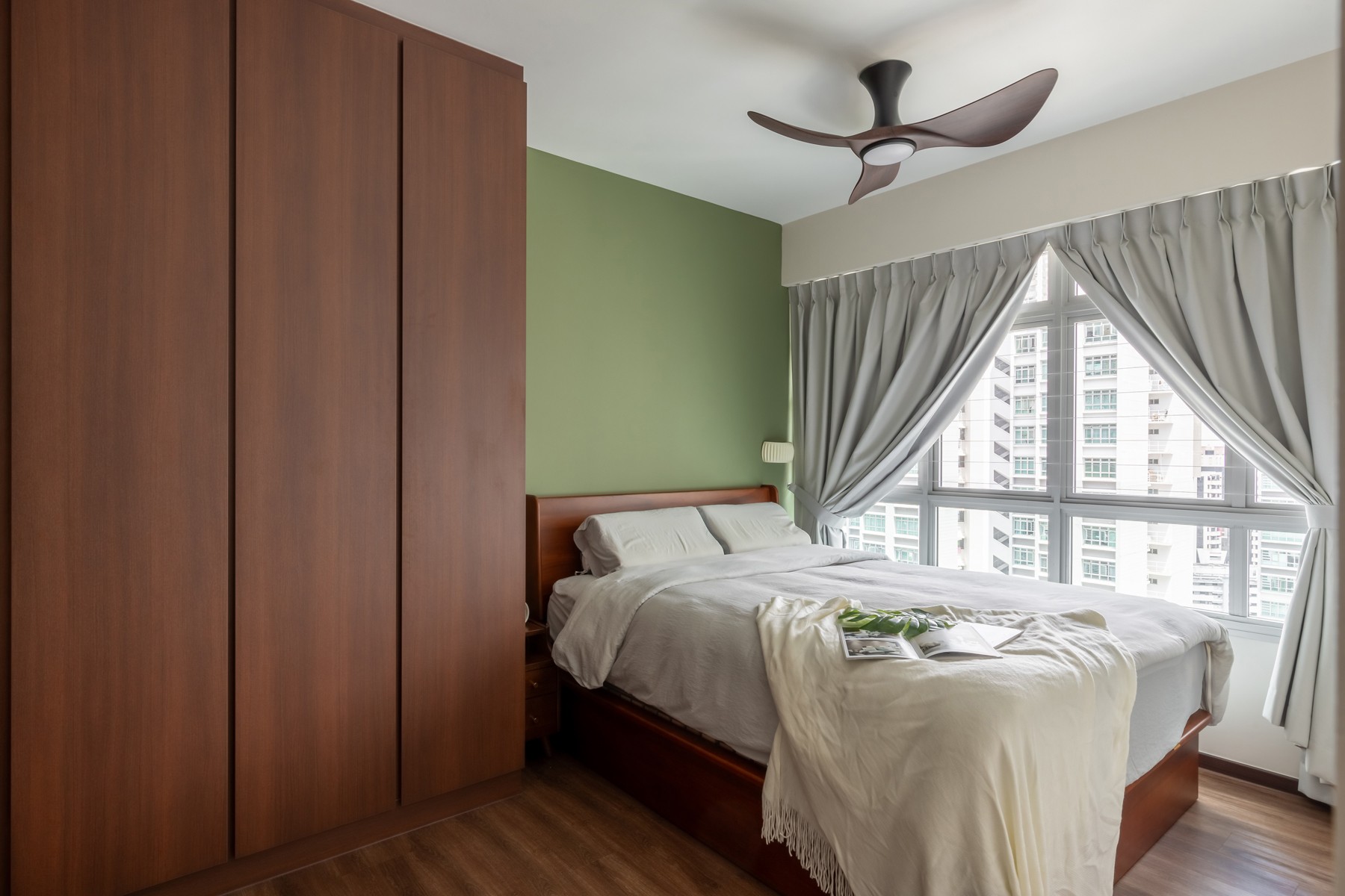 Modern Bedroom with Vinyl Flooring and Wardrobe