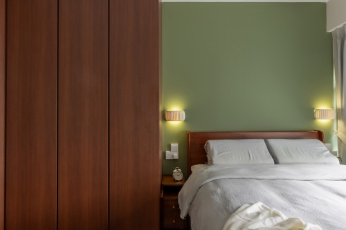 Modern Bedroom at Ghim Moh Link