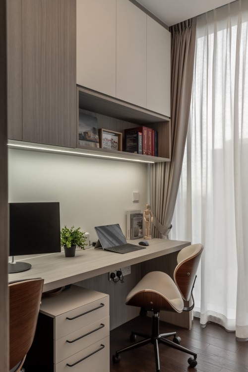Contemporary Study at Parc Clematis