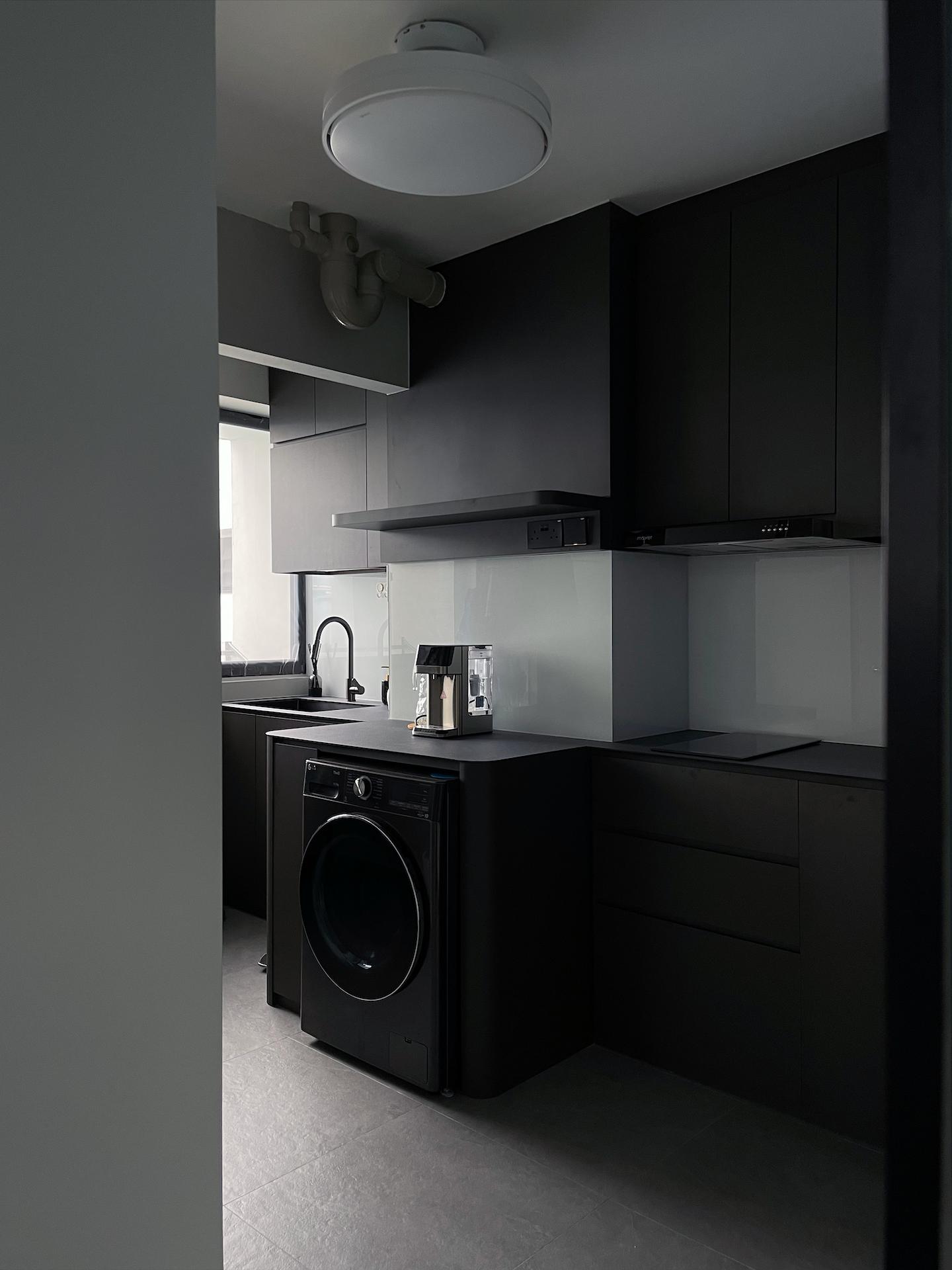 Modern Kitchen with Countertop and Mosaic