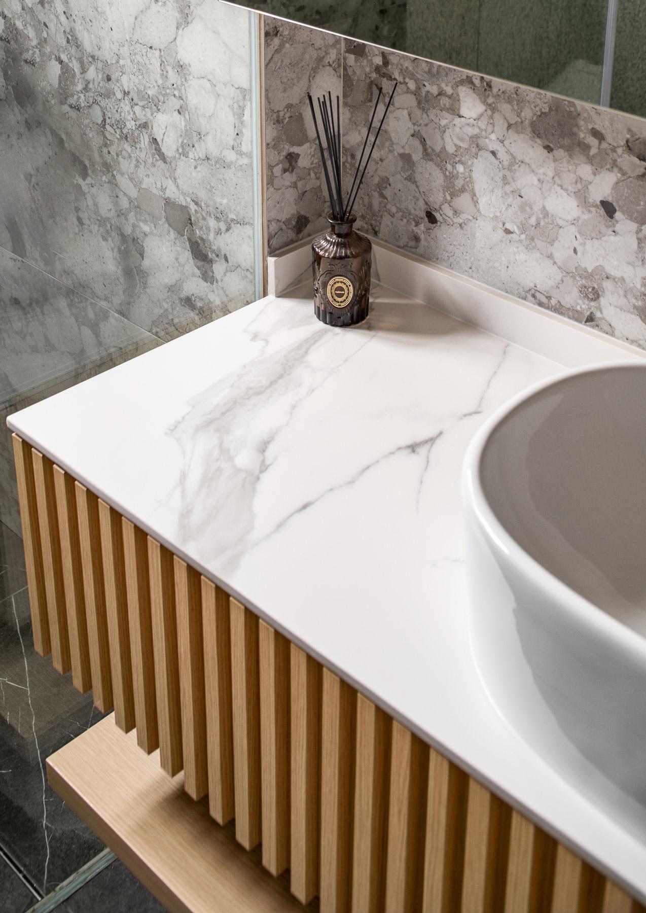 Eclectic Bathroom with Countertop and Homogeneous Tiles