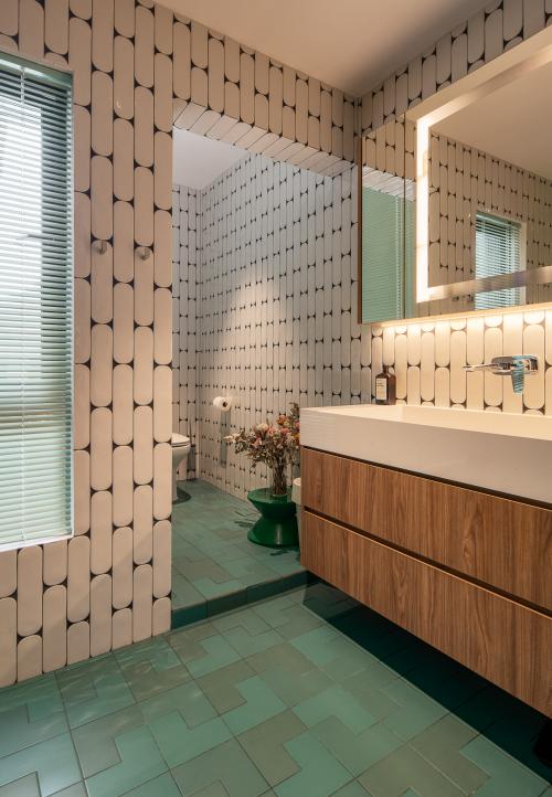 Eclectic Bathroom at 69 carlise road