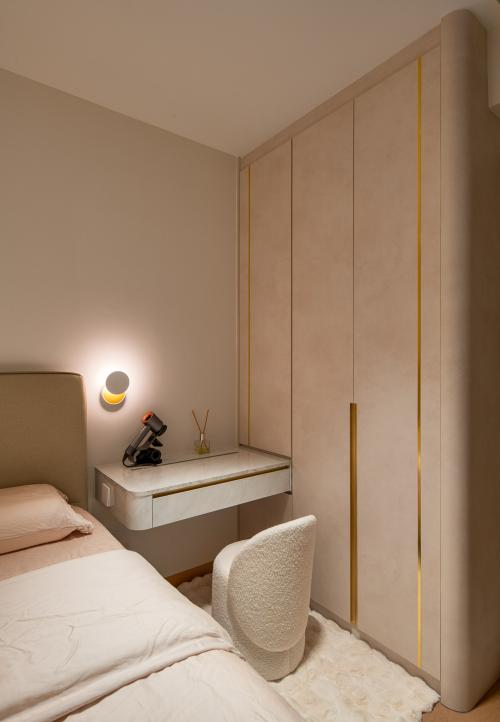 Contemporary Bedroom at treasure 17