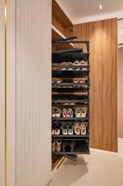Contemporary Entryway at treasure 17