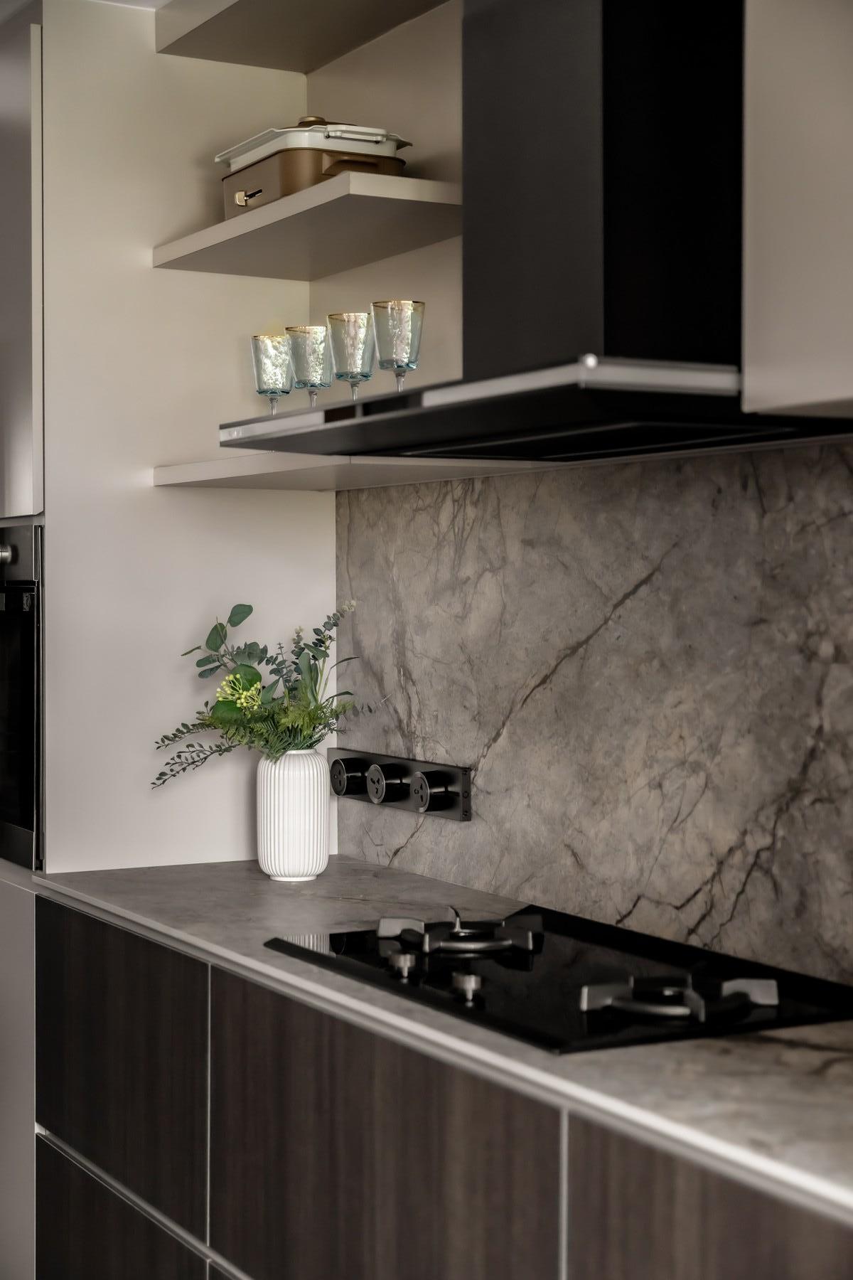 Contemporary Kitchen with Countertop and Open Kitchen