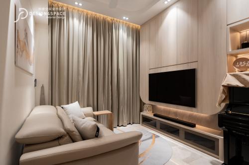 Contemporary Living Room at Daintree Residence