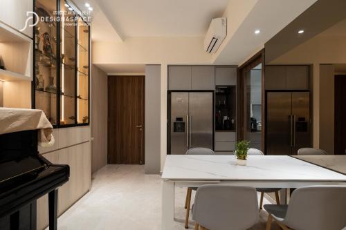 Contemporary Dining Room at Daintree Residence