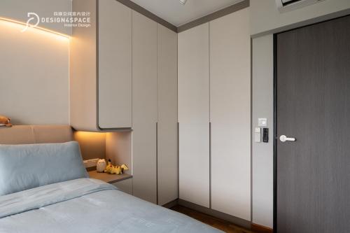 Modern Bedroom at Punggol Sapphire