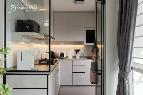 Modern Kitchen at Punggol Sapphire
