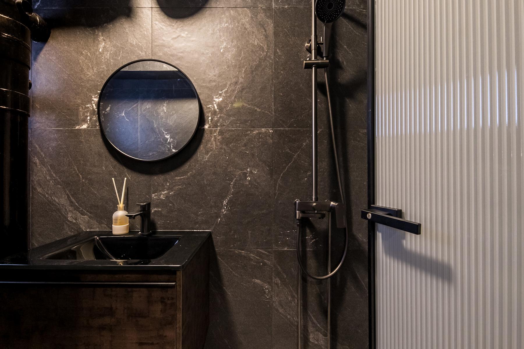 Contemporary Bathroom with Mirror and Shower Screen
