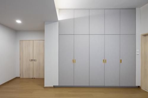 Asian Walk-in Wardrobe at 56 Minbu Villa