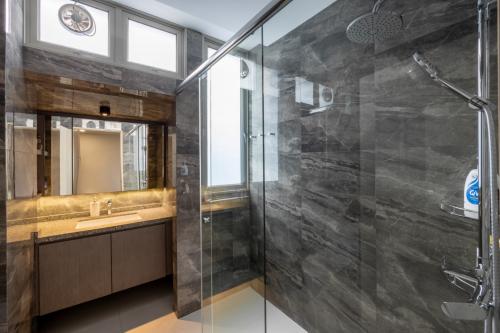 Asian Bathroom at 56 Minbu Villa