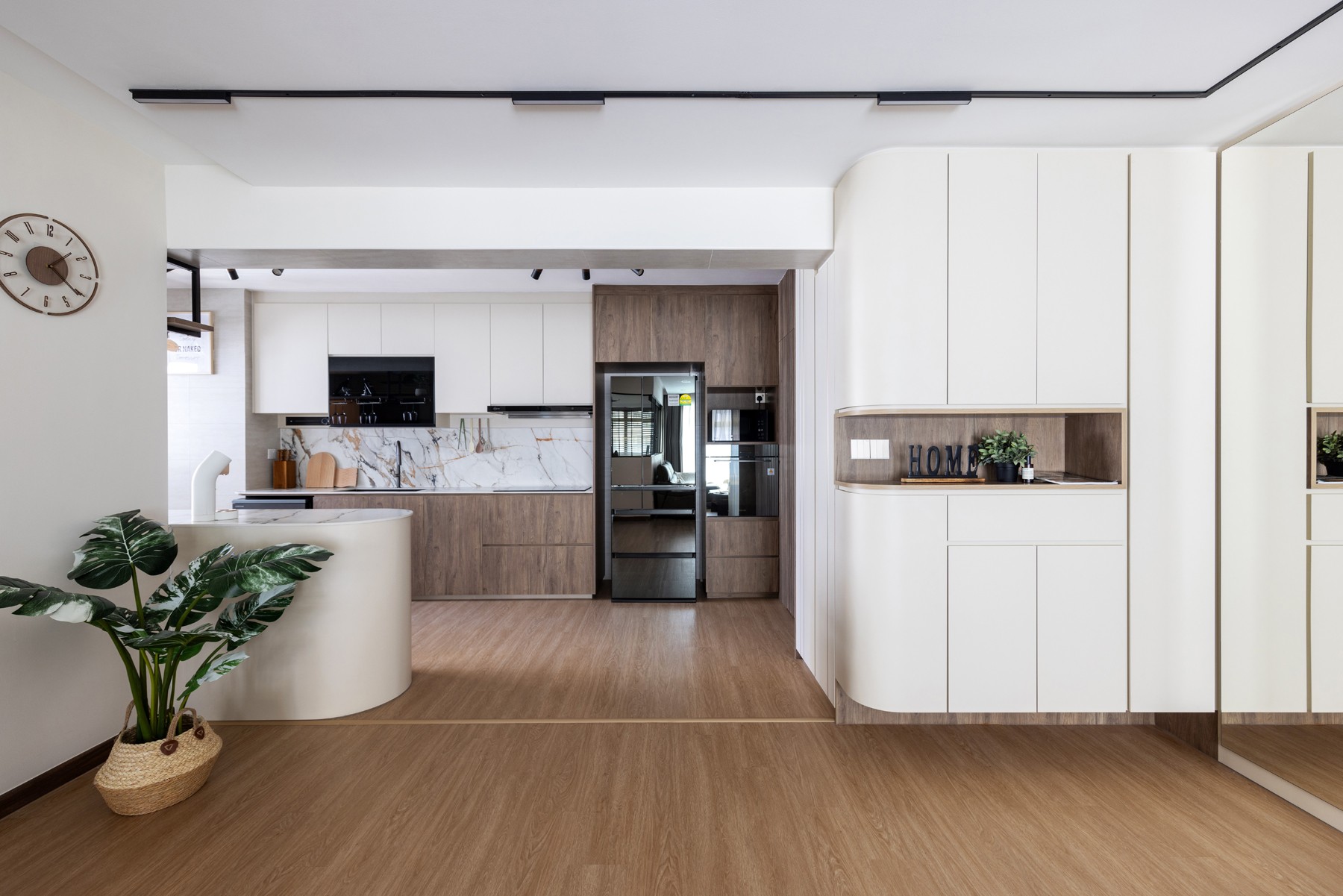 Contemporary Kitchen with Kitchen Island and Open Kitchen