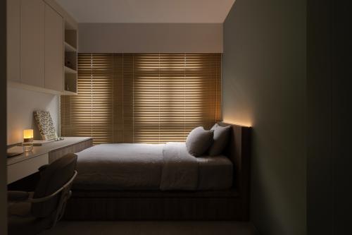 Minimalist Bedroom at 684A Edgedale Plain