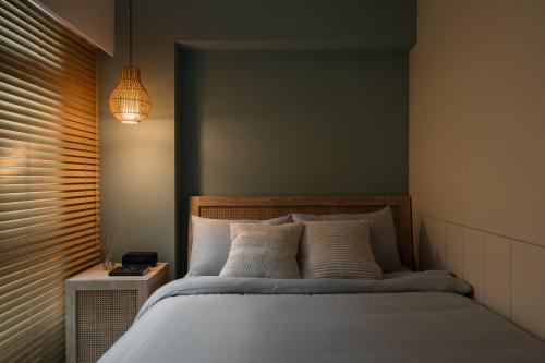 Minimalist Bedroom at 684A Edgedale Plain