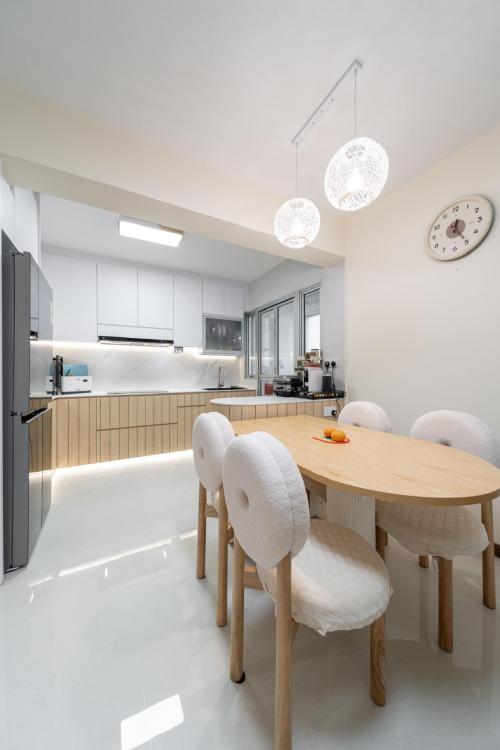 Contemporary Kitchen at Boon Lay Glade
