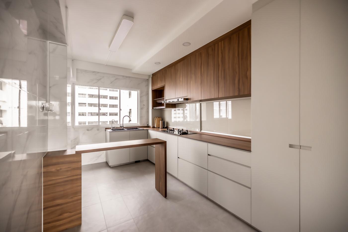 Modern Kitchen with Countertop and Homogeneous Tiles