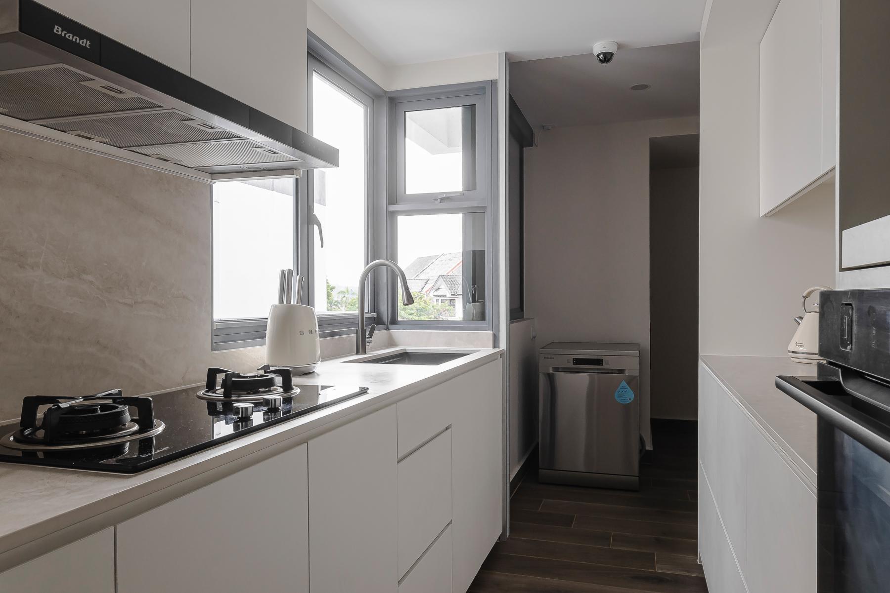 Contemporary Kitchen with Countertop and Homogeneous Tiles