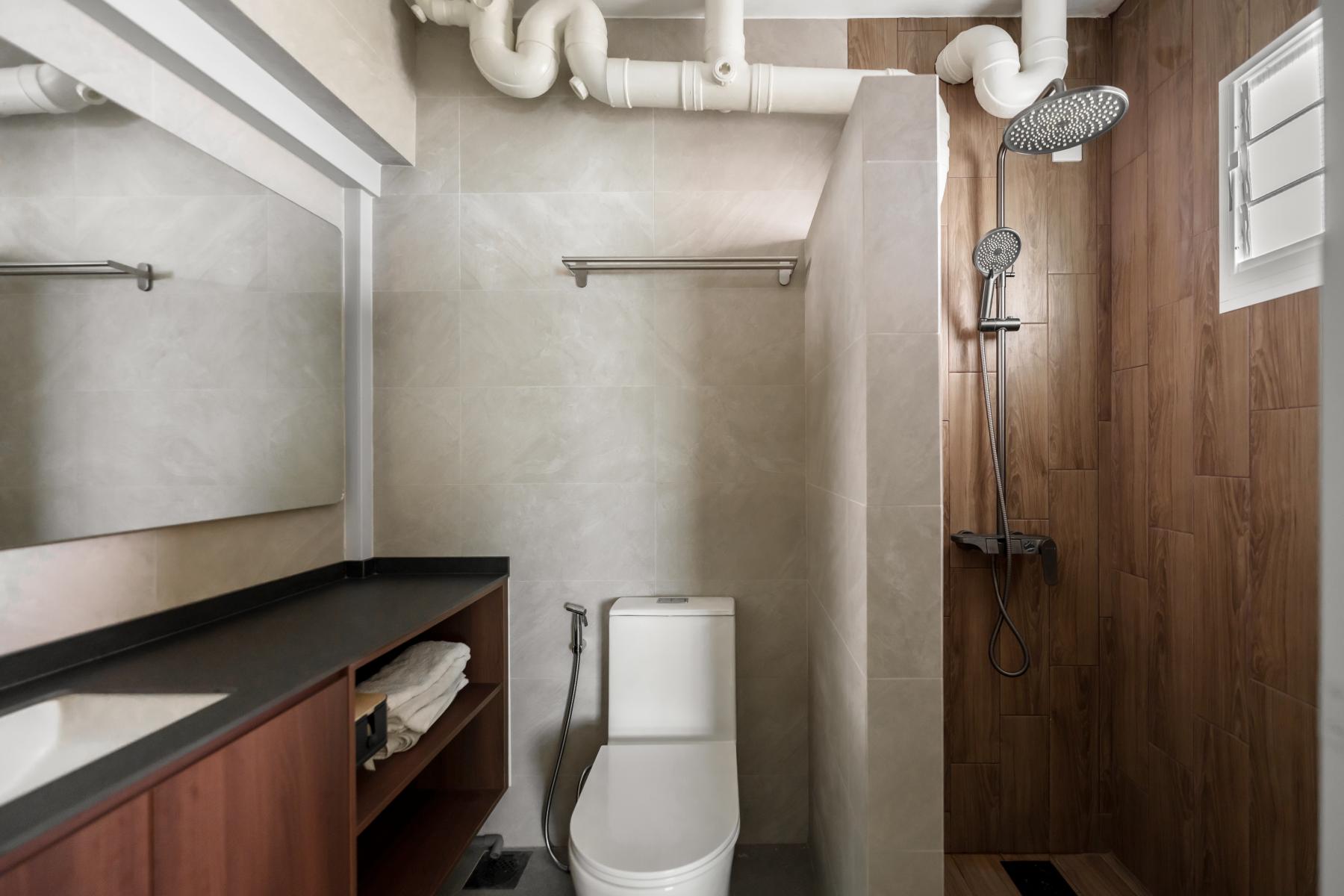 Contemporary Bathroom with Countertop and Homogeneous Tiles