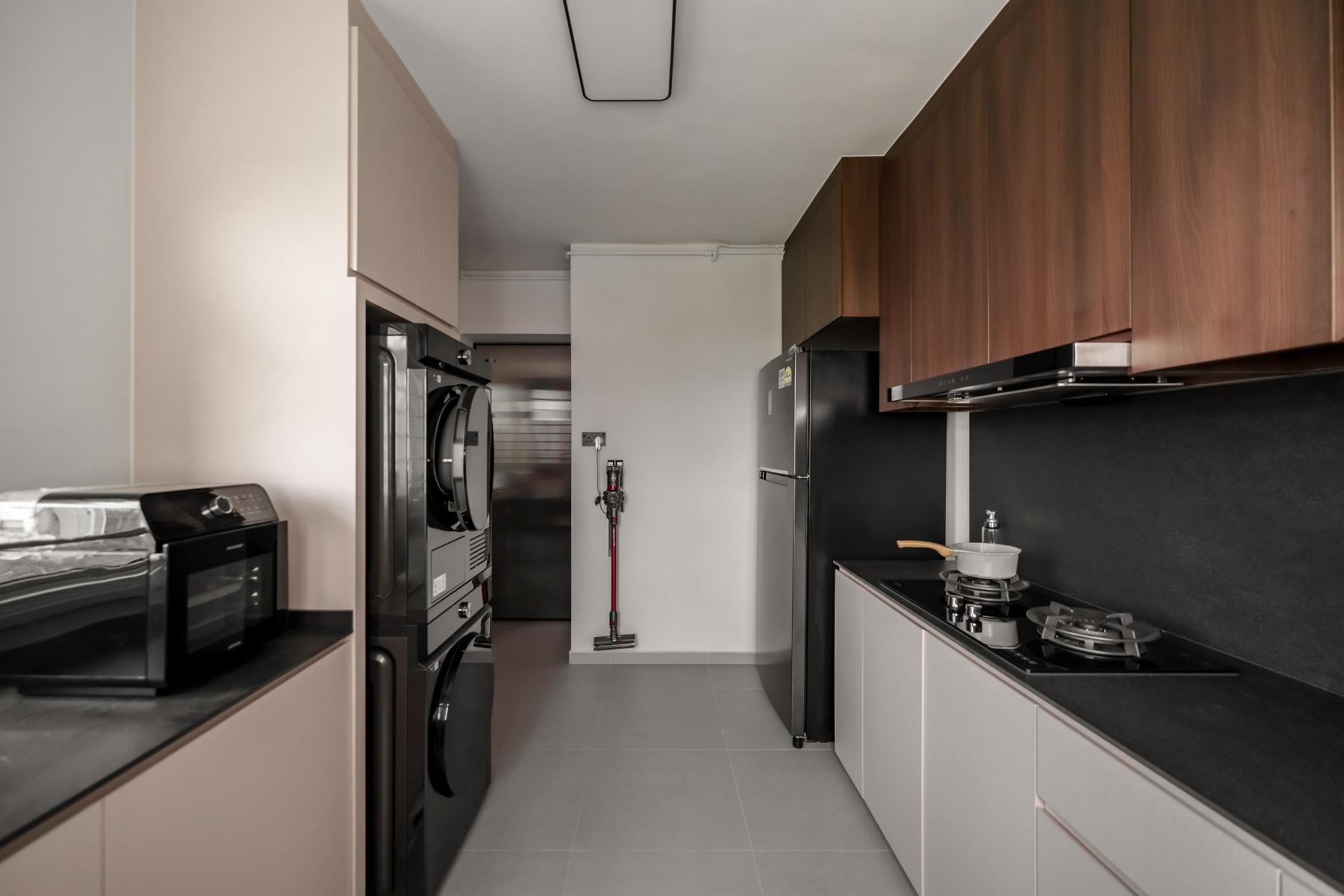 Contemporary Kitchen with Countertop and Homogeneous Tiles
