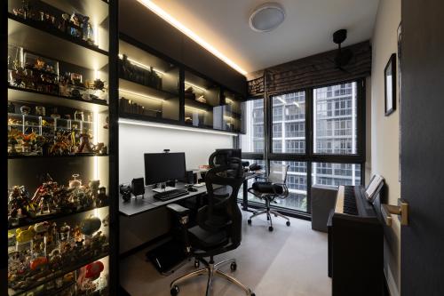 Modern Home Office at Symphony Suites