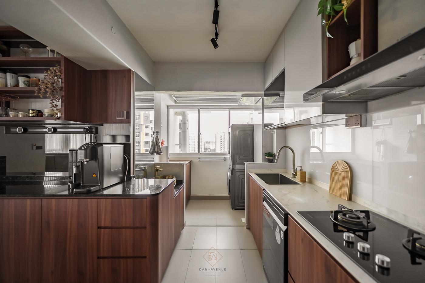 Modern Kitchen with Countertop and Homogeneous Tiles
