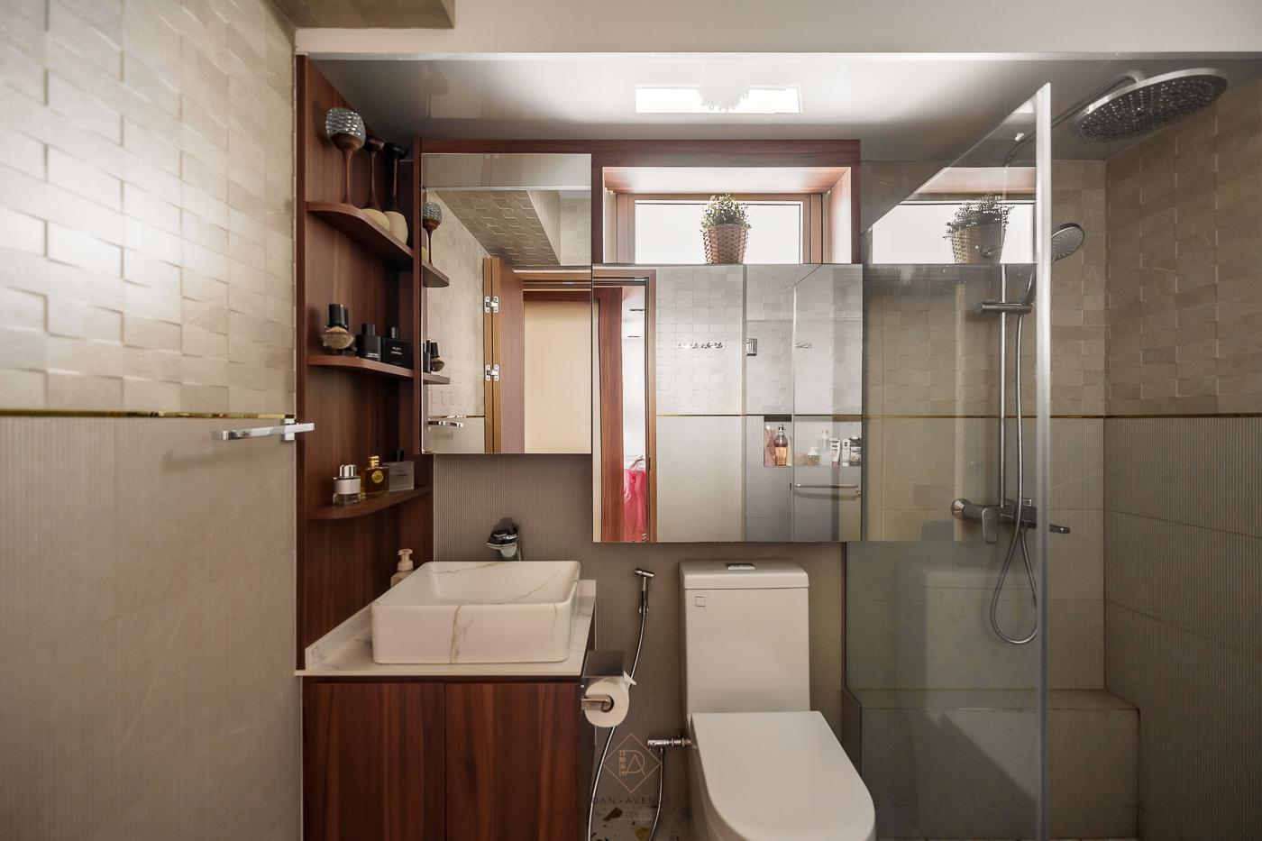 Modern Bathroom with Countertop and Homogeneous Tiles