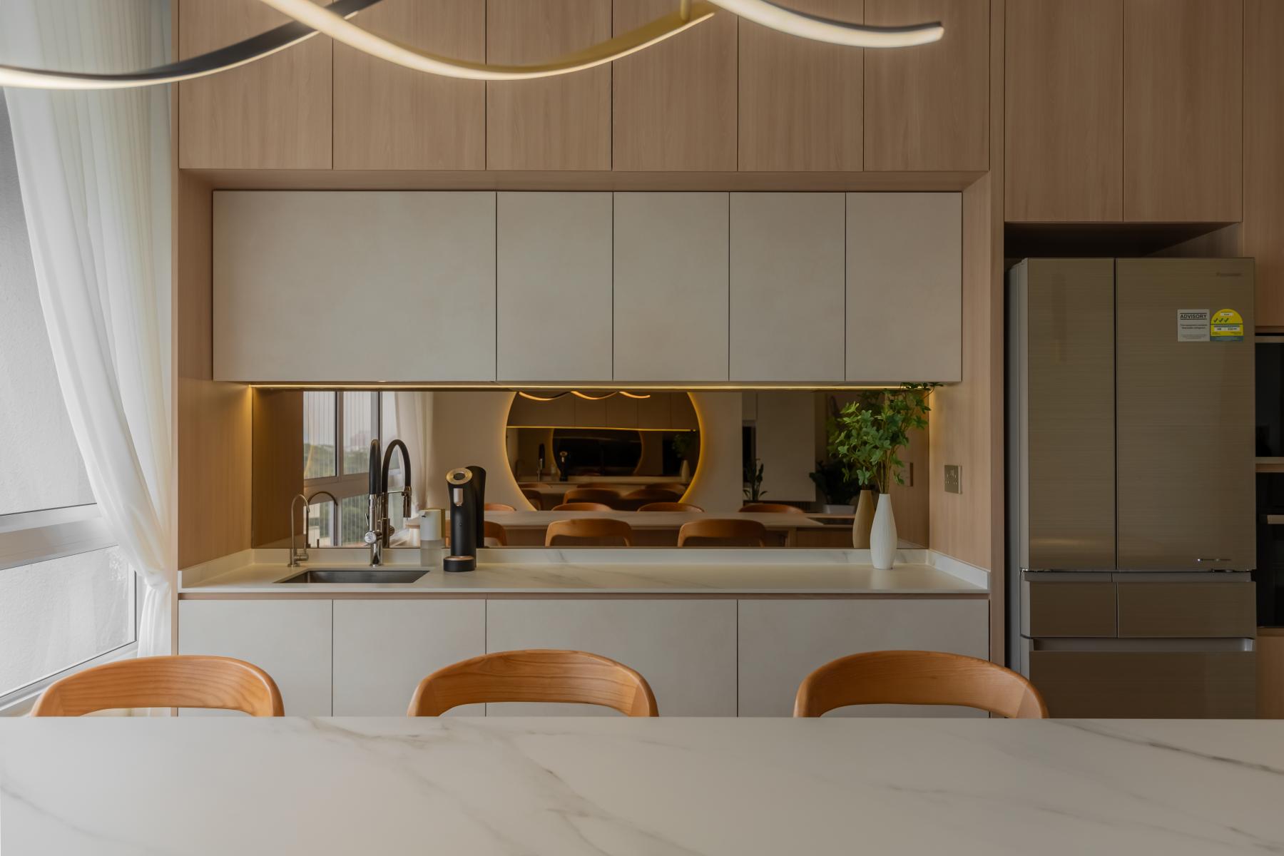 Contemporary Living Room with Countertop and Mirror