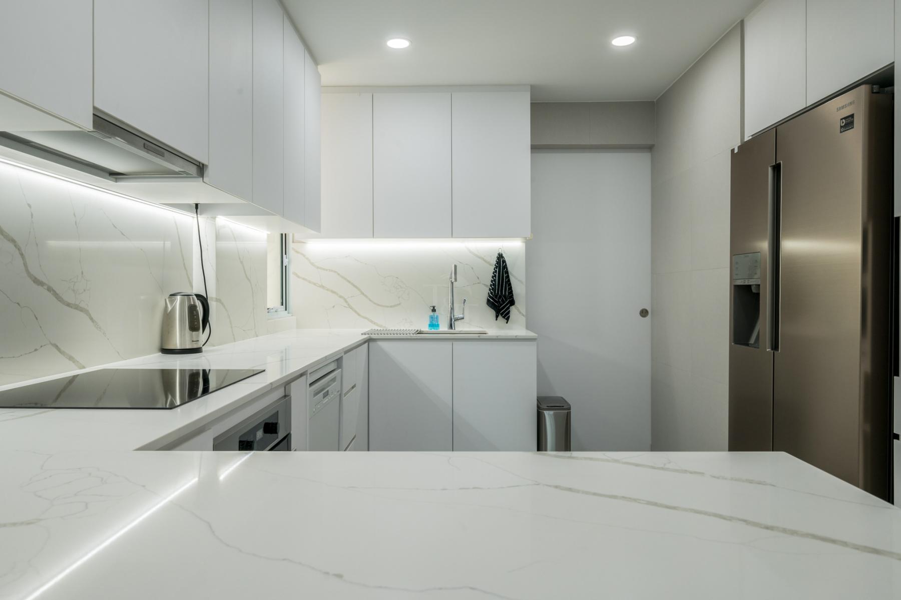 Modern Kitchen with Countertop and Homogeneous Tiles