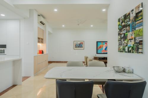 Modern Dining Room at Pebble Bay