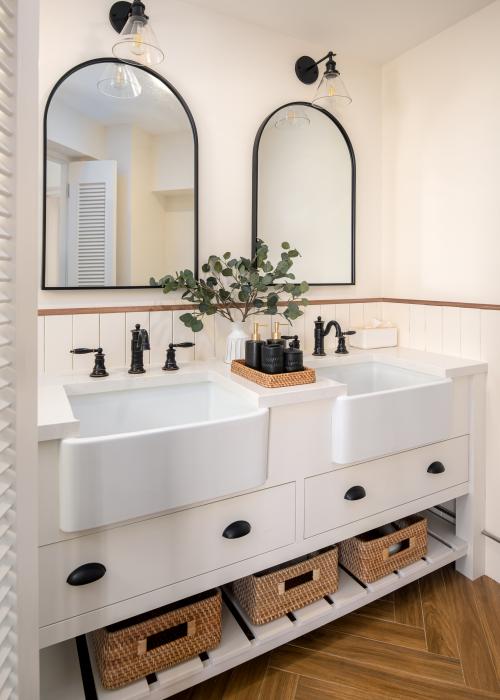 Transitional Bathroom at Shunfu Road