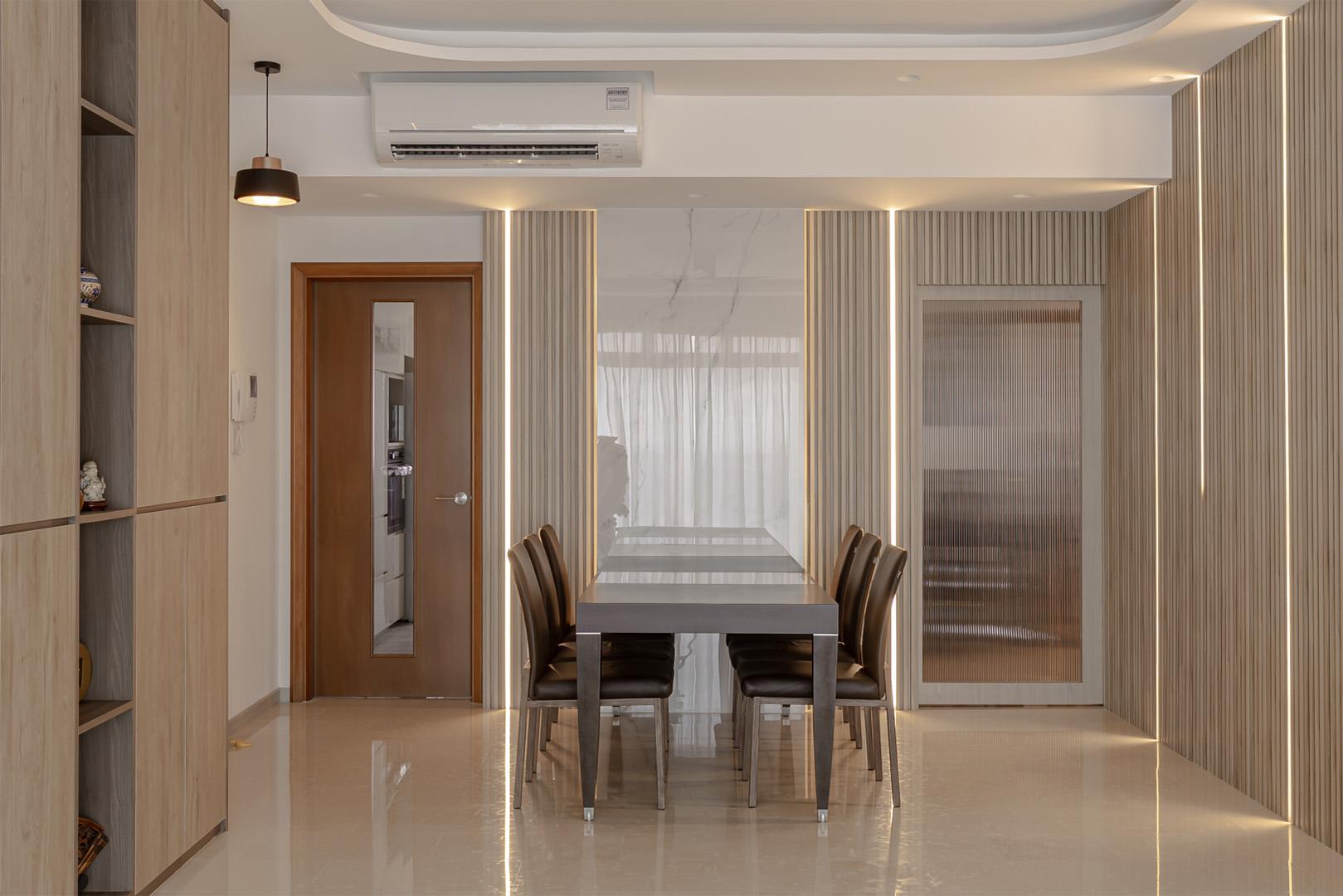Contemporary Dining Room with Dining Table and Dining Chairs