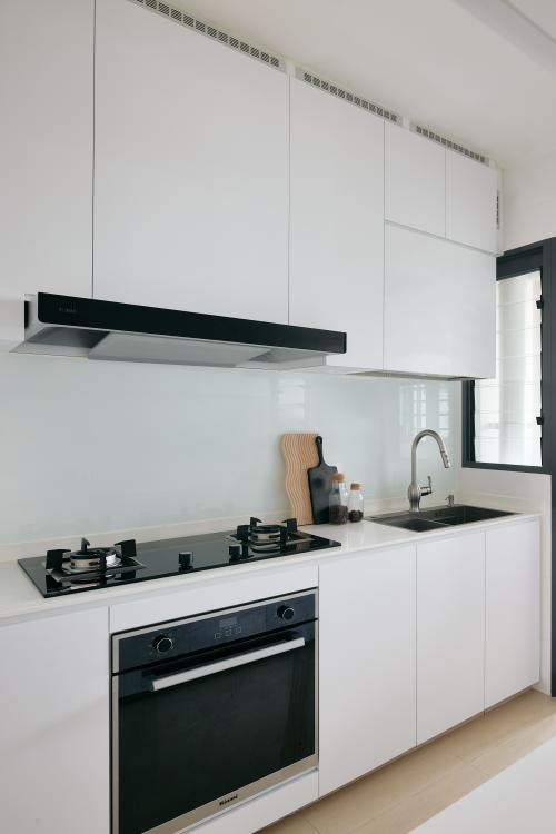 Modern Kitchen at 209B Clementi Rd