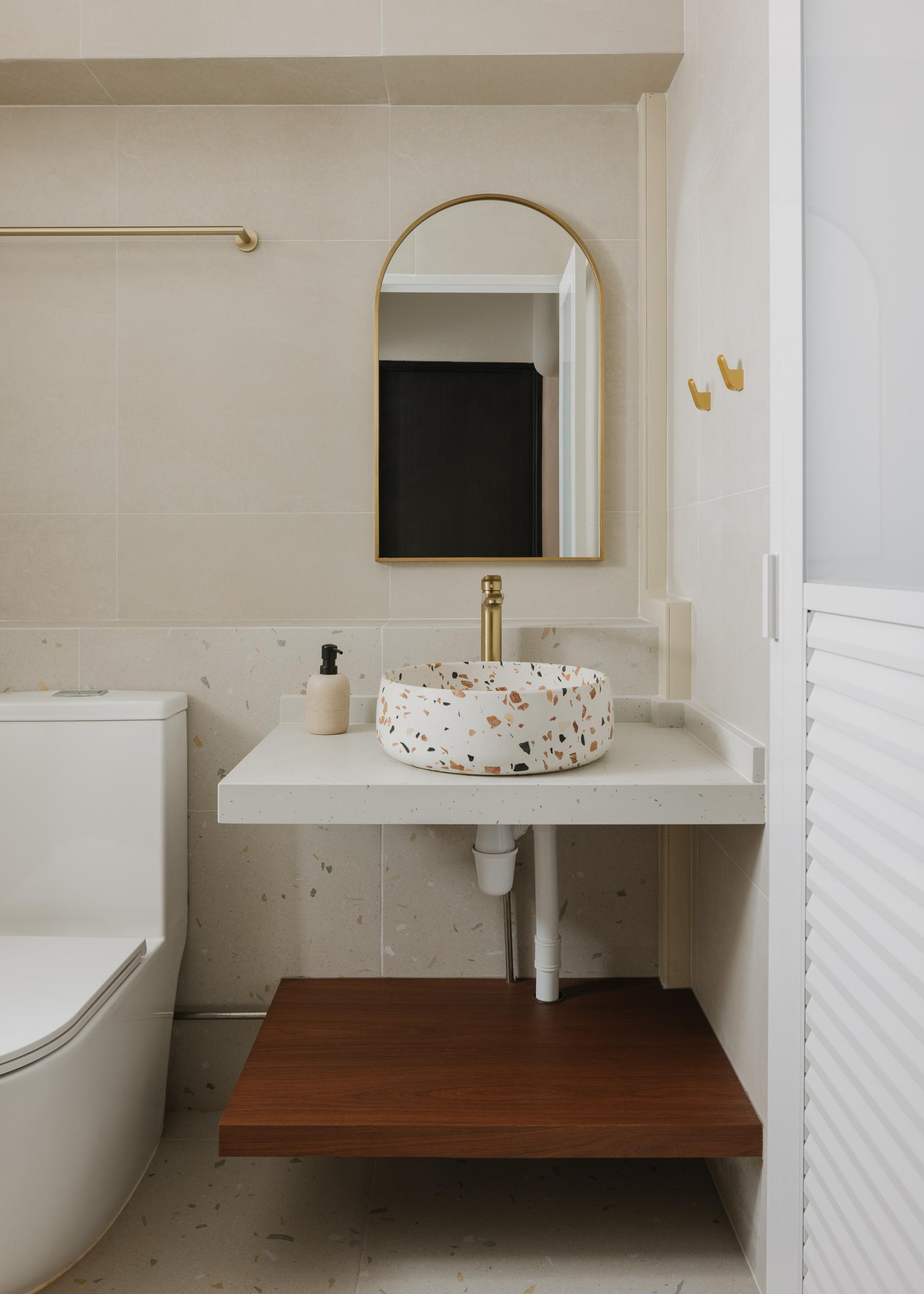 Scandinavian Bathroom with Mirror and Mosaic