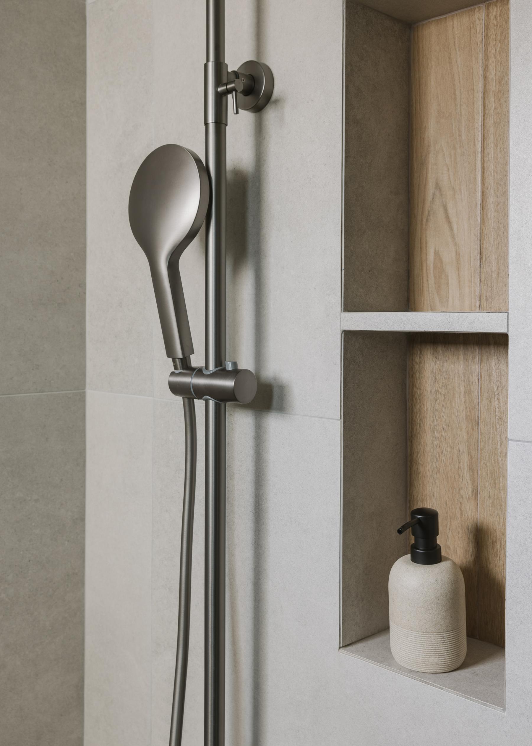 Modern Bathroom with Homogeneous Tiles and Wall Shelves
