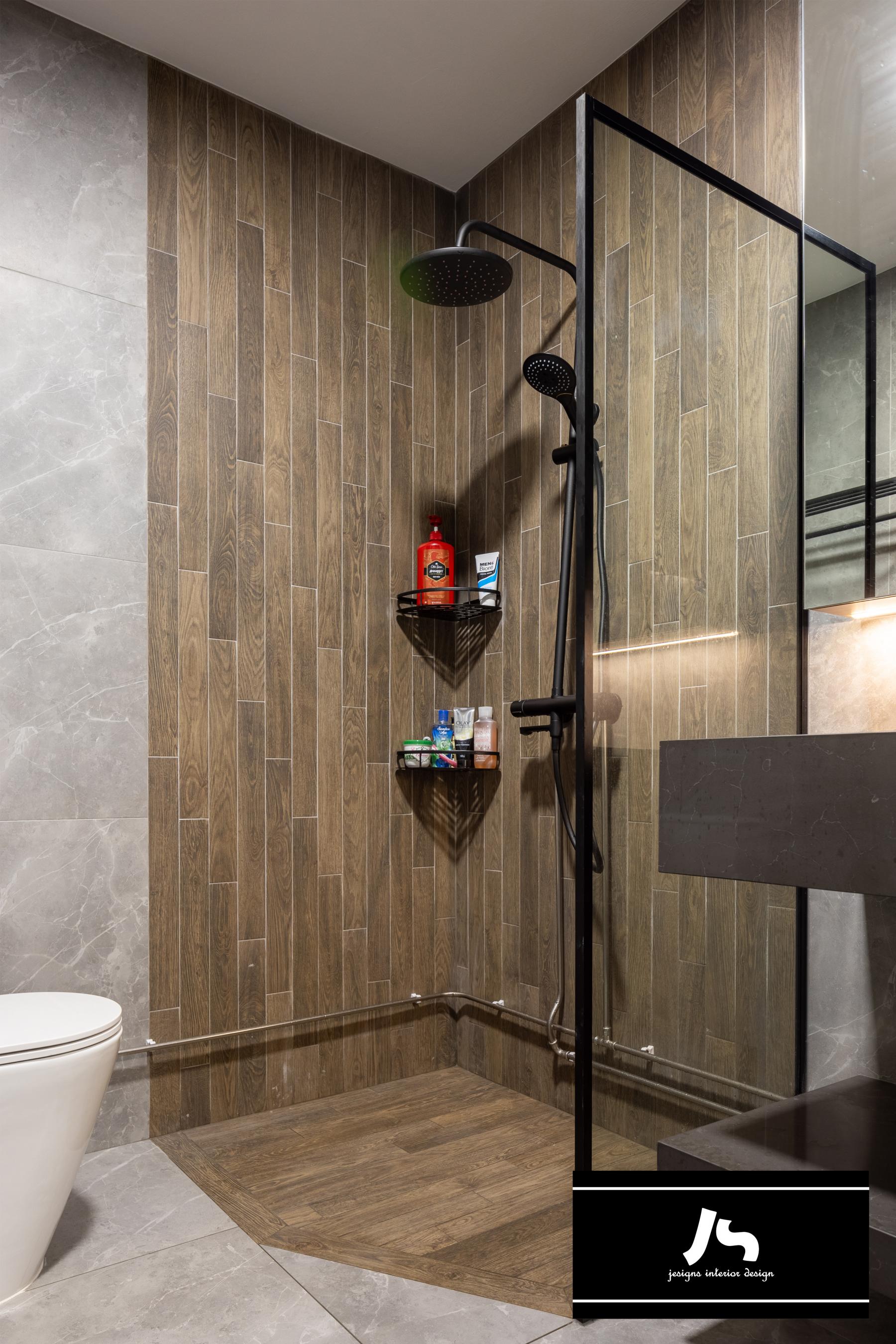 Modern Bathroom with Homogeneous Tiles and Shower Screen