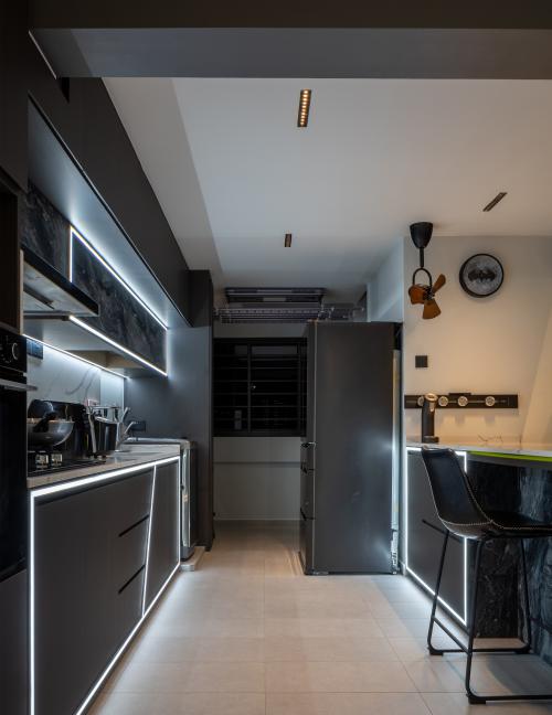 Modern Kitchen at 121 Bukit Batok Central