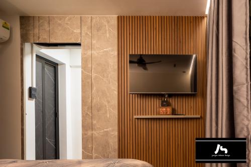 Modern Bedroom at 121 Bukit Batok Central
