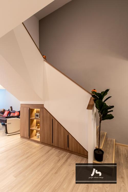 Scandinavian Entryway at 205A Compassvale Street