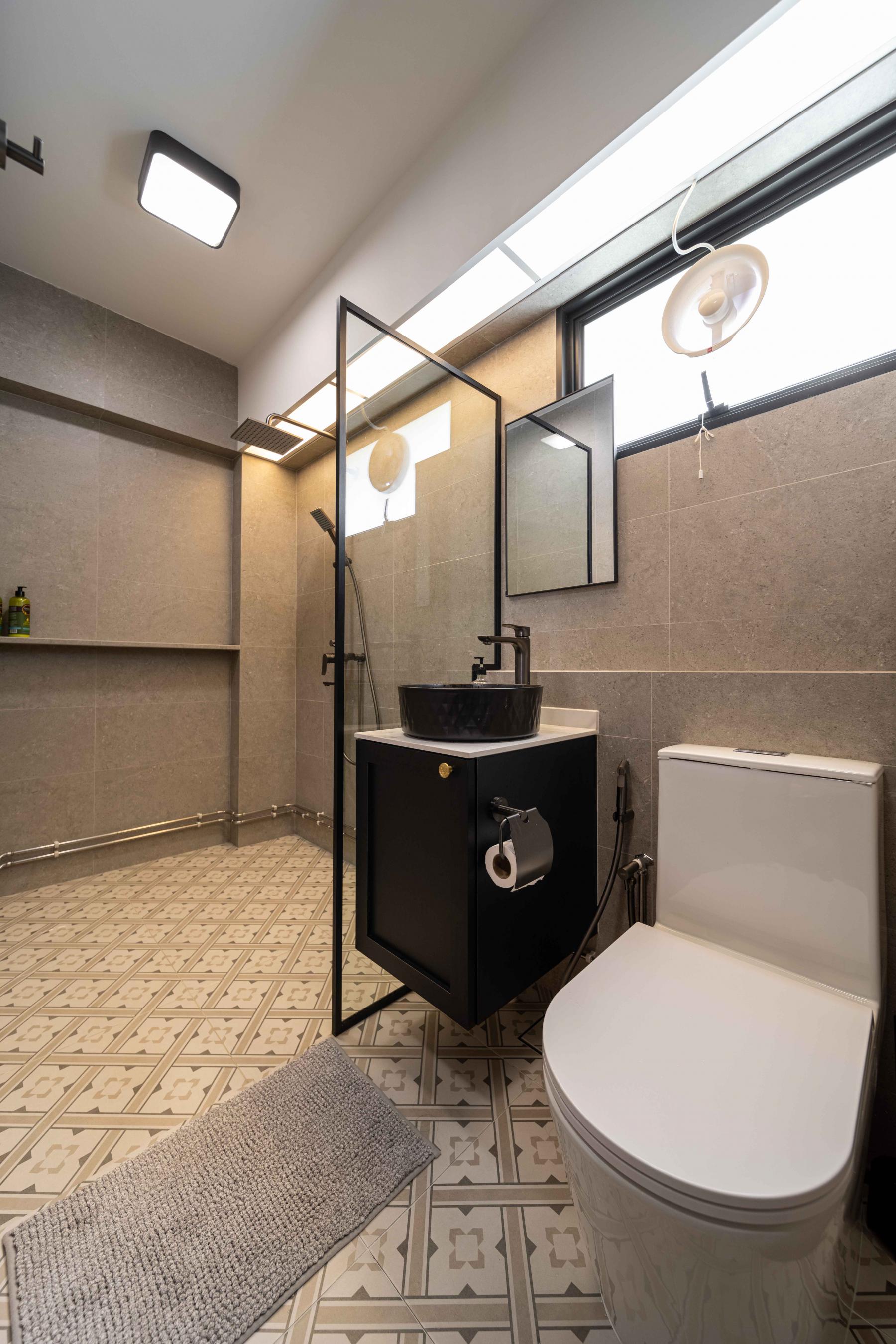 Vintage Bathroom with Homogeneous Tiles and Shower Screen