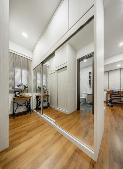 Contemporary Walk-in Wardrobe at Jalan Rebana