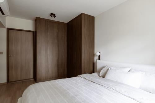 Vintage Bedroom at Northshore Drive
