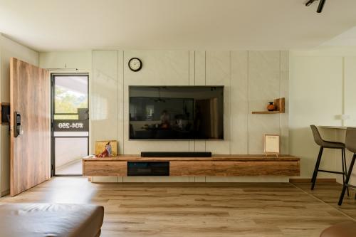Contemporary Living Room at Bukit Batok East Avenue 4