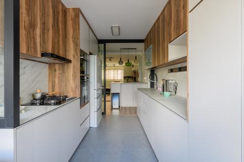 Contemporary Kitchen at Bukit Batok East Avenue 4