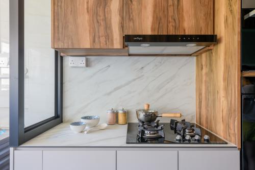 Contemporary Kitchen at Bukit Batok East Avenue 4