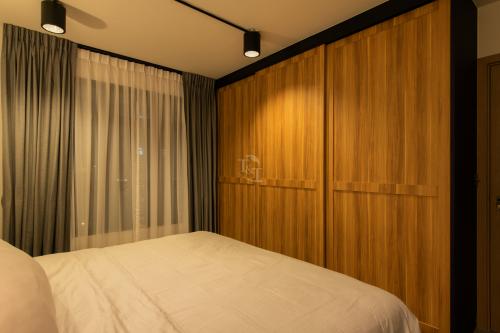 Contemporary Bedroom at Waterfront II @ Northshore