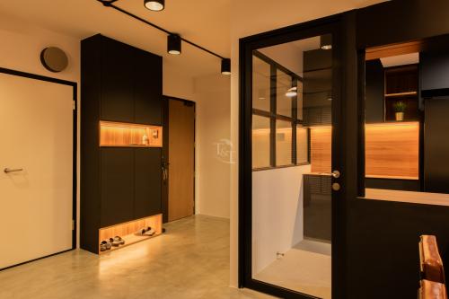 Contemporary Entryway at Waterfront II @ Northshore